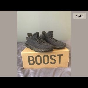 SIZE 8.5M Adidas Yeezy 350 V2 Black (non-RF)